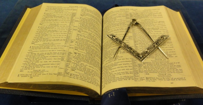 Holy Bible, Square, and Compass, arranged for the first degree on Psalm 133.