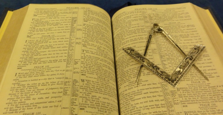 Holy Bible, Square, and Compass, arranged for the first degree on Psalm 133.
